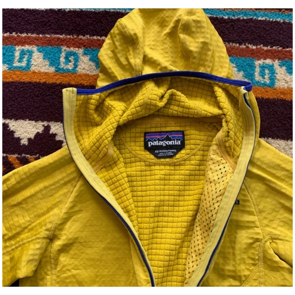 • SOLD• Patagonia R1 Pullover XS - Picture 3 of 13
